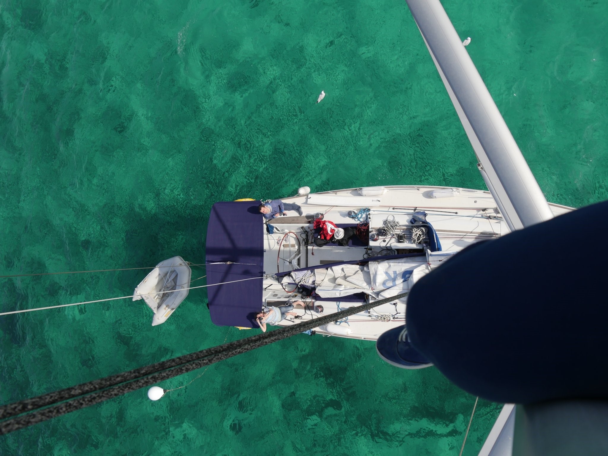 Charteryacht auf Balearentörn: vor Anker in Espalmador, zwischen Ibiza und Formentera.
